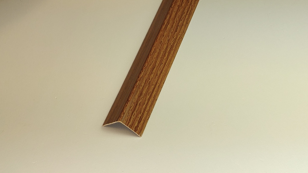 15х15 mm LU002-1515 Дуб  Угол текстур.