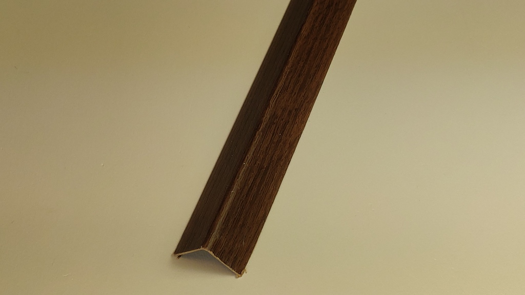 15х15 mm LU042-1515 Орех Угол текстур.