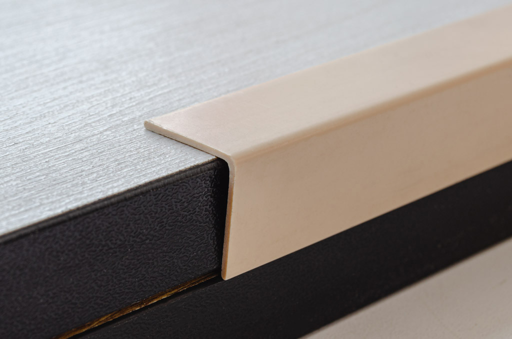 Cezar Угол 20х20 мм. L=2,75 м. 102 кремовый